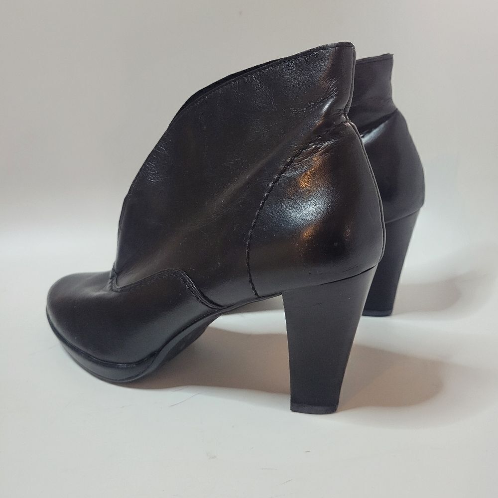 Liz Claiborne Black Leather Bonnie Heeled Boots - Picture 7 of 16